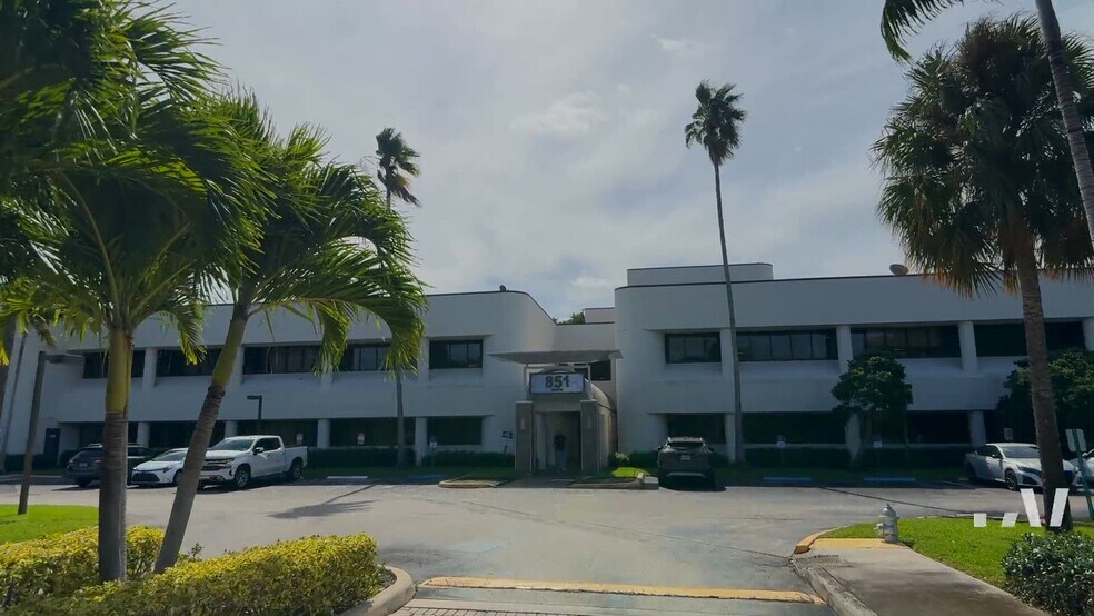 851 Broken Sound Pky NW, Boca Raton, FL à louer - Vidéo sur l’inscription commerciale - Image 2 de 13