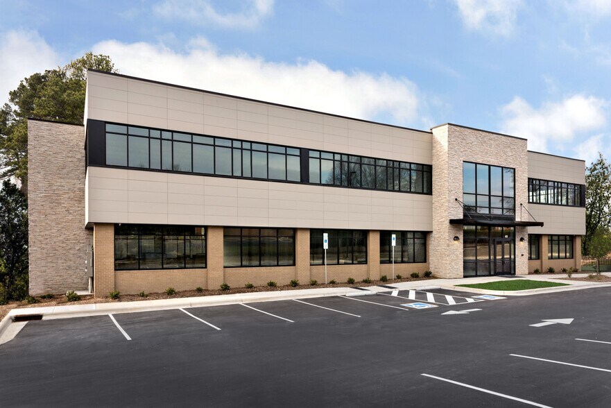 400 Attain St, Fuquay Varina, NC à louer - Photo principale - Image 1 de 6