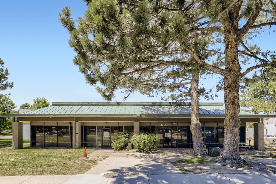 4705 Oakland St, Denver, CO à vendre - Photo du bâtiment - Image 2 de 12