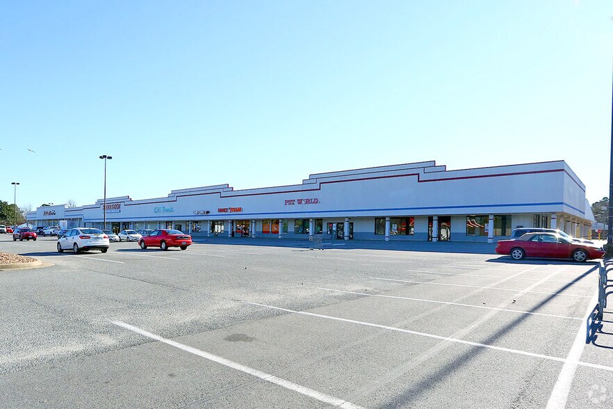 4019-4035 W Mercury Blvd, Hampton, VA for lease - Primary Photo - Image 2 of 9