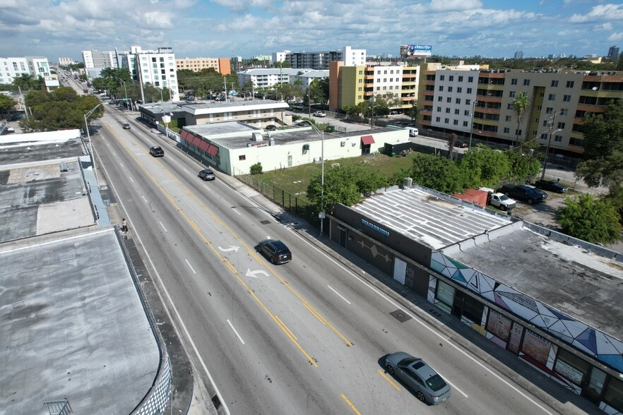 5621 NW 7th Ave, Miami, FL à vendre - Photo du bâtiment - Image 3 de 4