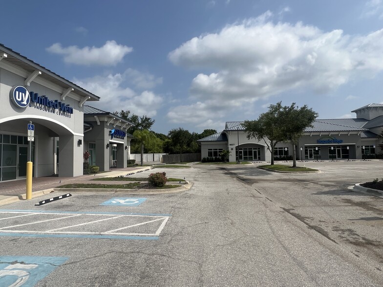 8029 Cooper Creek Blvd, University Park, FL for lease - Building Photo - Image 3 of 7