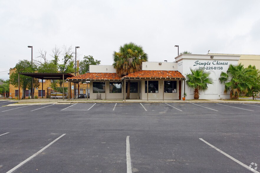 1815 N New Braunfels Ave, San Antonio, TX à louer - Photo du bâtiment - Image 2 de 12