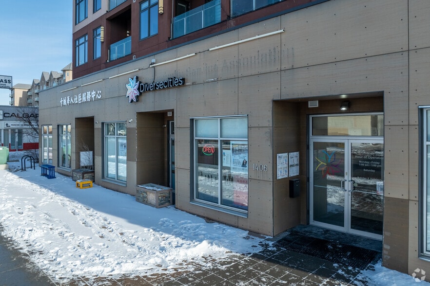 1406 Centre St NE, Calgary, AB à vendre - Photo du bâtiment - Image 3 de 6