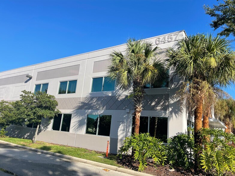 6457 Hazeltine National Dr, Orlando, FL à vendre - Photo du bâtiment - Image 3 de 92