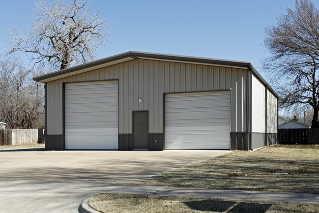Plus de détails pour 653 N Kickapoo Ave, Shawnee, OK - Industriel à louer