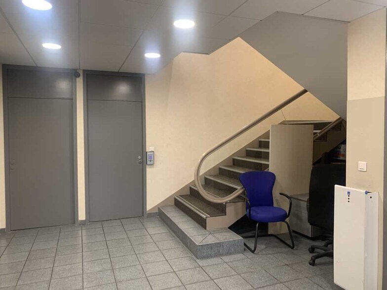 Office in Bordeaux for lease - Interior Photo - Image 2 of 6