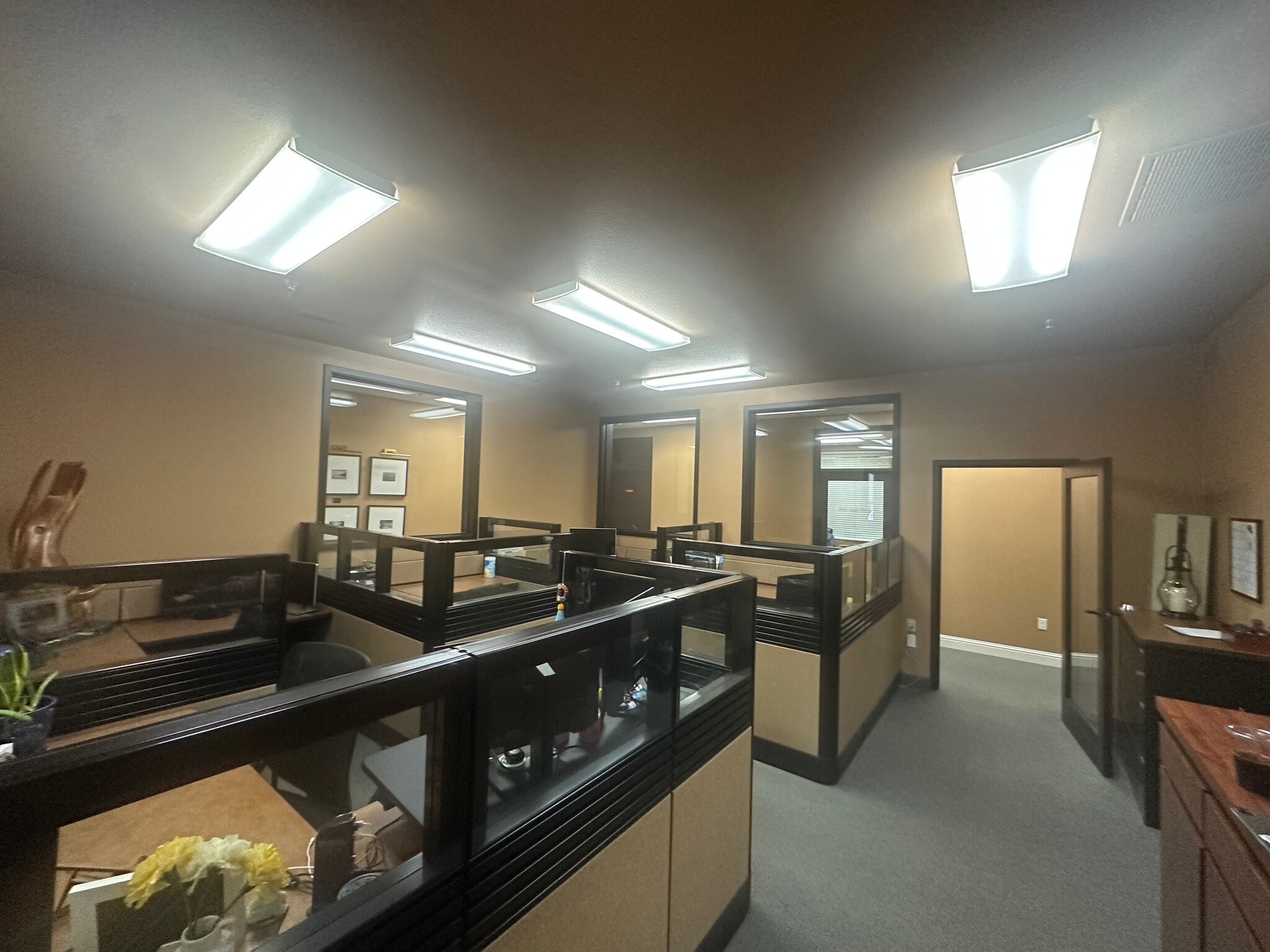 3924 W Caldwell Ave, Visalia, CA for lease Interior Photo- Image 1 of 8