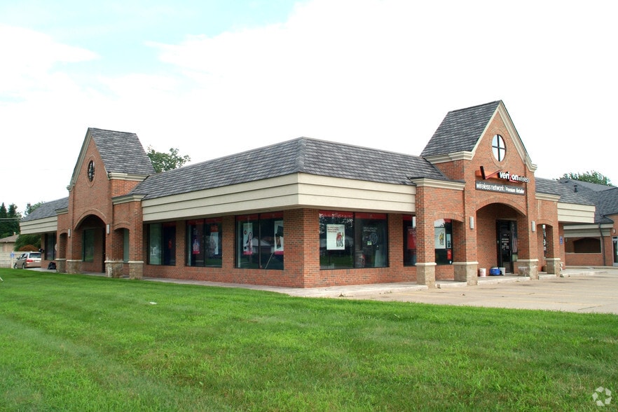 44472-44484 Mound Rd, Sterling Heights, MI for lease - Building Photo - Image 3 of 3