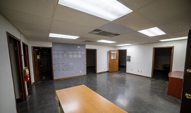 18 Allison Dr, Shelby, OH for lease Interior Photo- Image 2 of 4