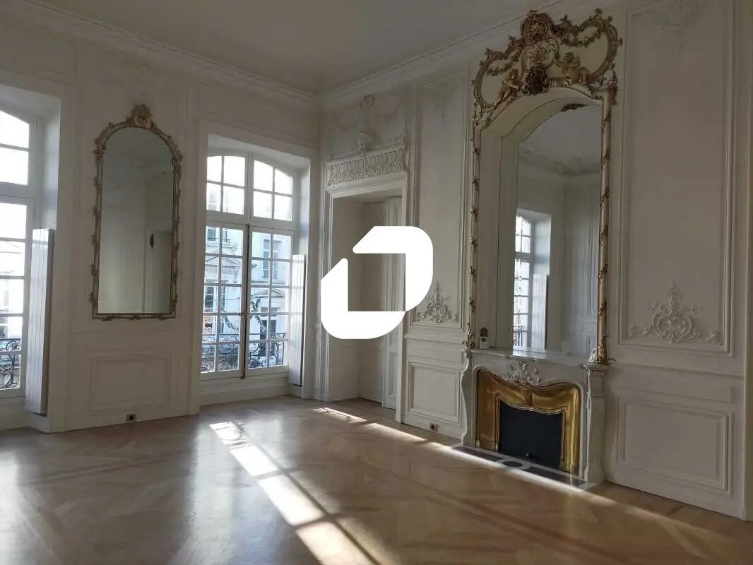 Office in Bordeaux for lease Interior Photo- Image 1 of 10