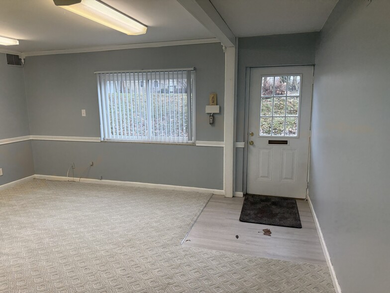 1234 W Main St, Newark, OH for lease - Building Photo - Image 2 of 7