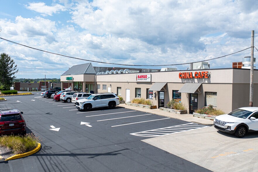 5239-5255 Brownsville Rd, Pittsburgh, PA à louer - Photo du bâtiment - Image 3 de 9