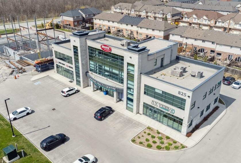 821 N Service Rd, Hamilton, ON à louer Photo du bâtiment- Image 1 de 12