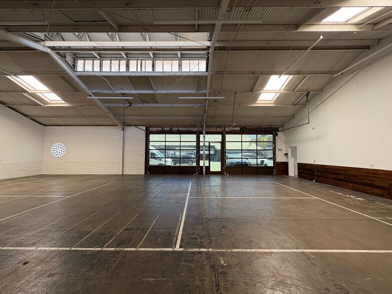 1630 Superior Ave, Costa Mesa, CA à louer - Photo intérieure - Image 3 de 10