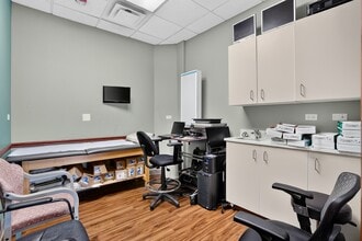 2401 Ravine Way, Glenview, IL for lease Interior Photo- Image 2 of 15