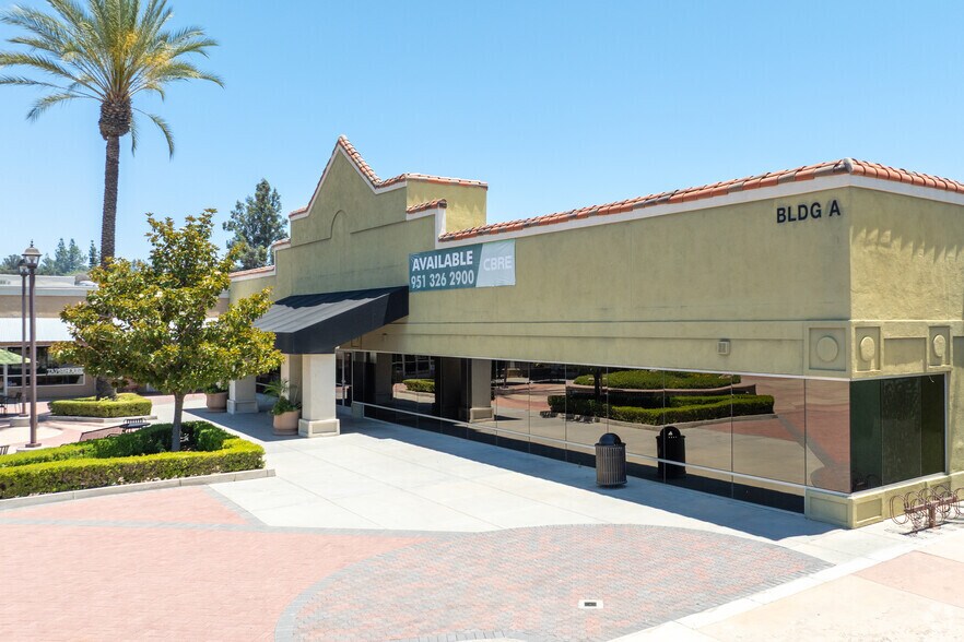 17600 Collier Ave, Lake Elsinore, CA à vendre - Photo du bâtiment - Image 2 de 4