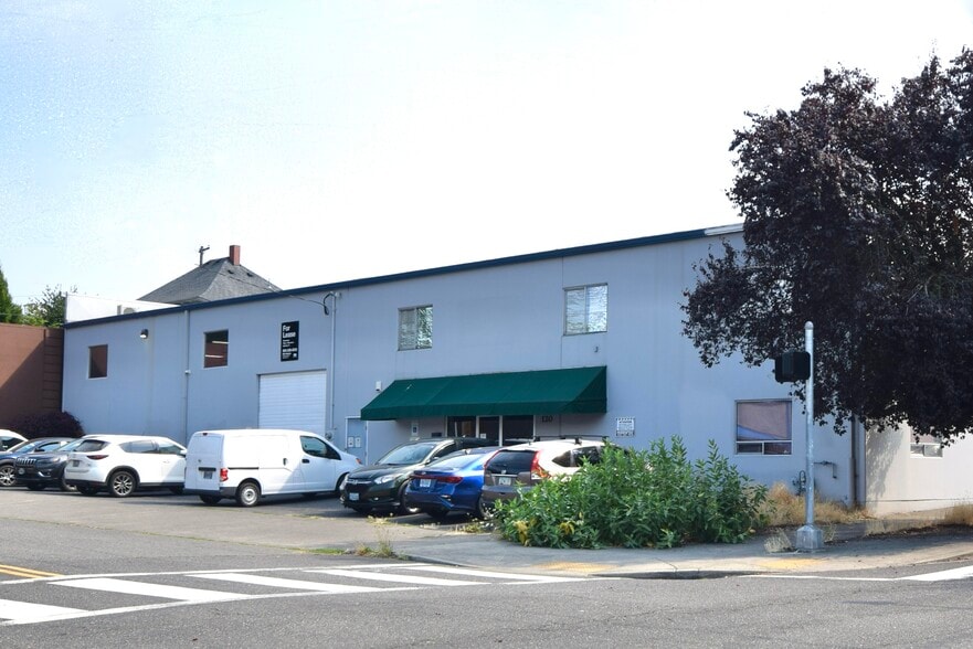 120 NE 9th Ave, Portland, OR for lease - Building Photo - Image 1 of 16
