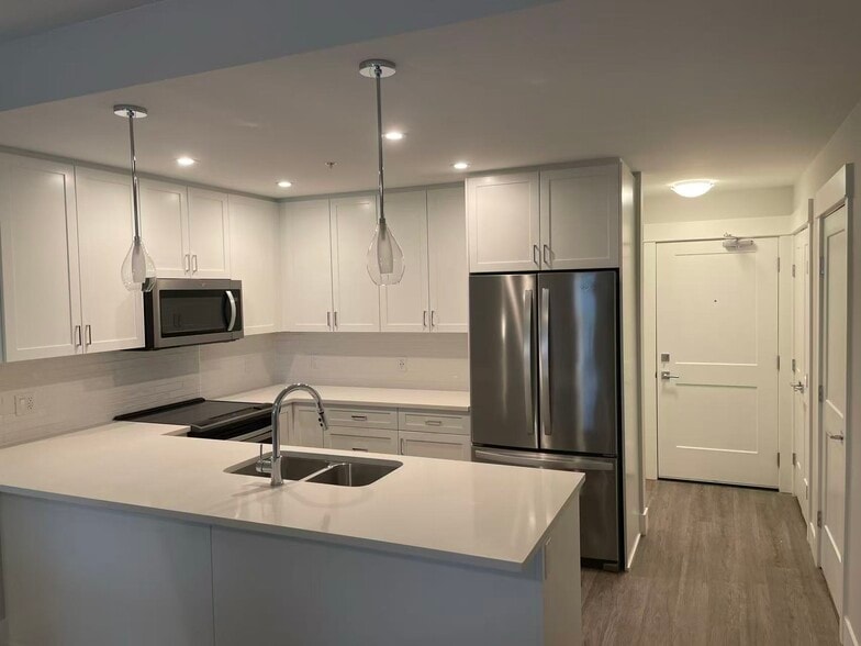 2180 Kelly Av, Port Coquitlam, BC à vendre - Photo du bâtiment - Image 3 de 3