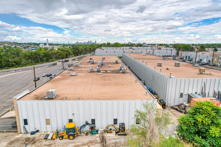 2625 S Santa Fe Dr, Denver, CO à louer - Photo du bâtiment - Image 2 de 46