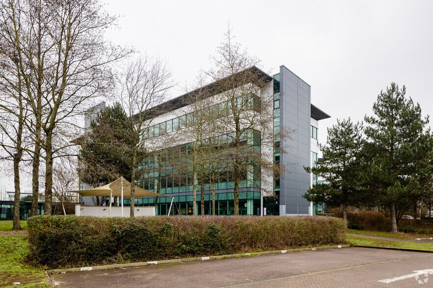 Mosquito Way, Hatfield à louer - Photo du bâtiment - Image 2 de 2