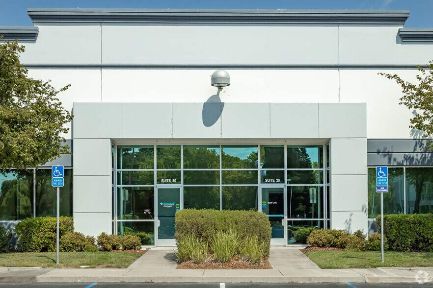 1014 N Market Blvd, Sacramento, CA à louer - Photo du bâtiment - Image 3 de 27