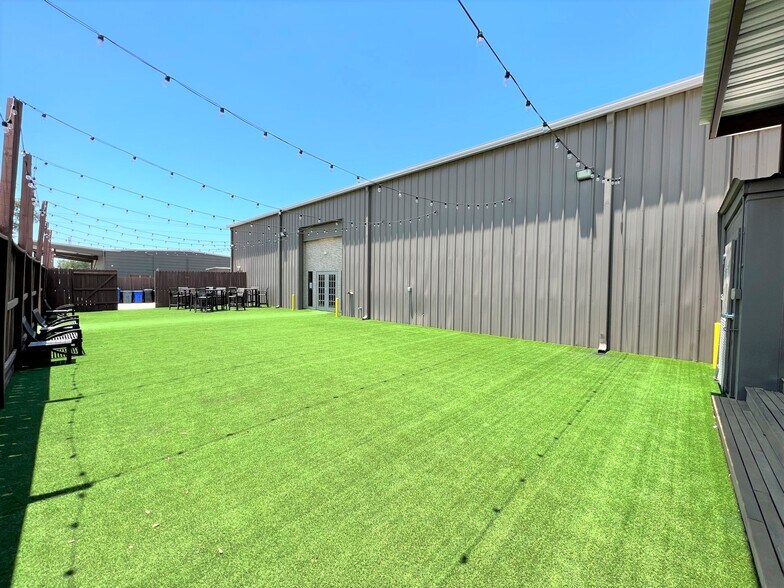22318 Interstate 45, Spring, TX à louer - Photo du bâtiment - Image 3 de 16