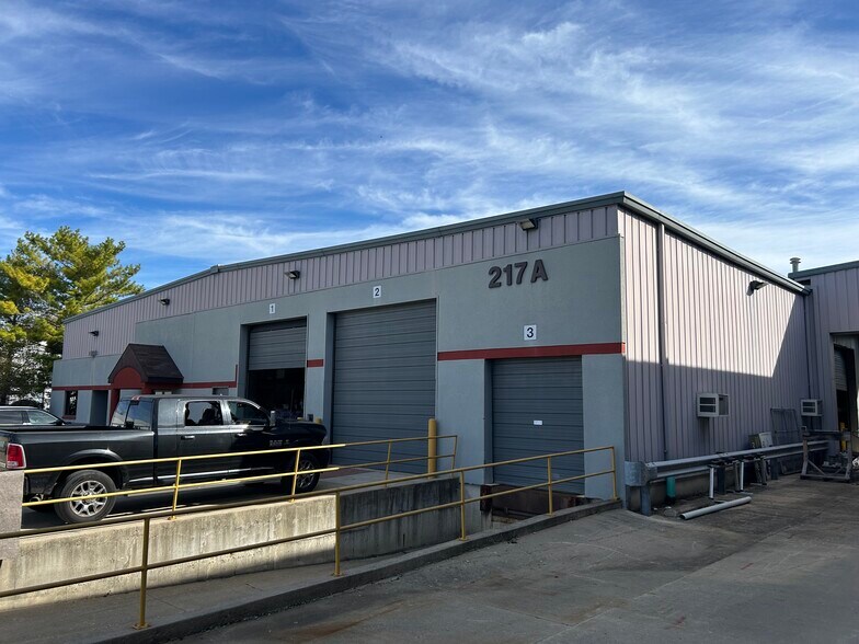 217 S Pioneer Blvd, Springboro, OH à louer - Photo du bâtiment - Image 2 de 6