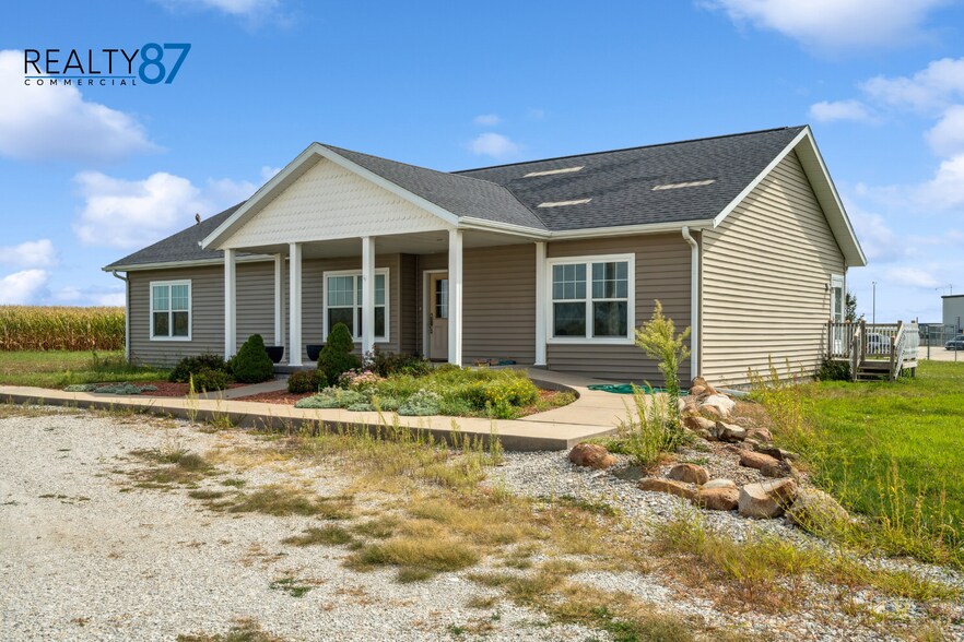 5358 Hutton Dr, Urbana, IA à vendre - Photo du bâtiment - Image 3 de 28