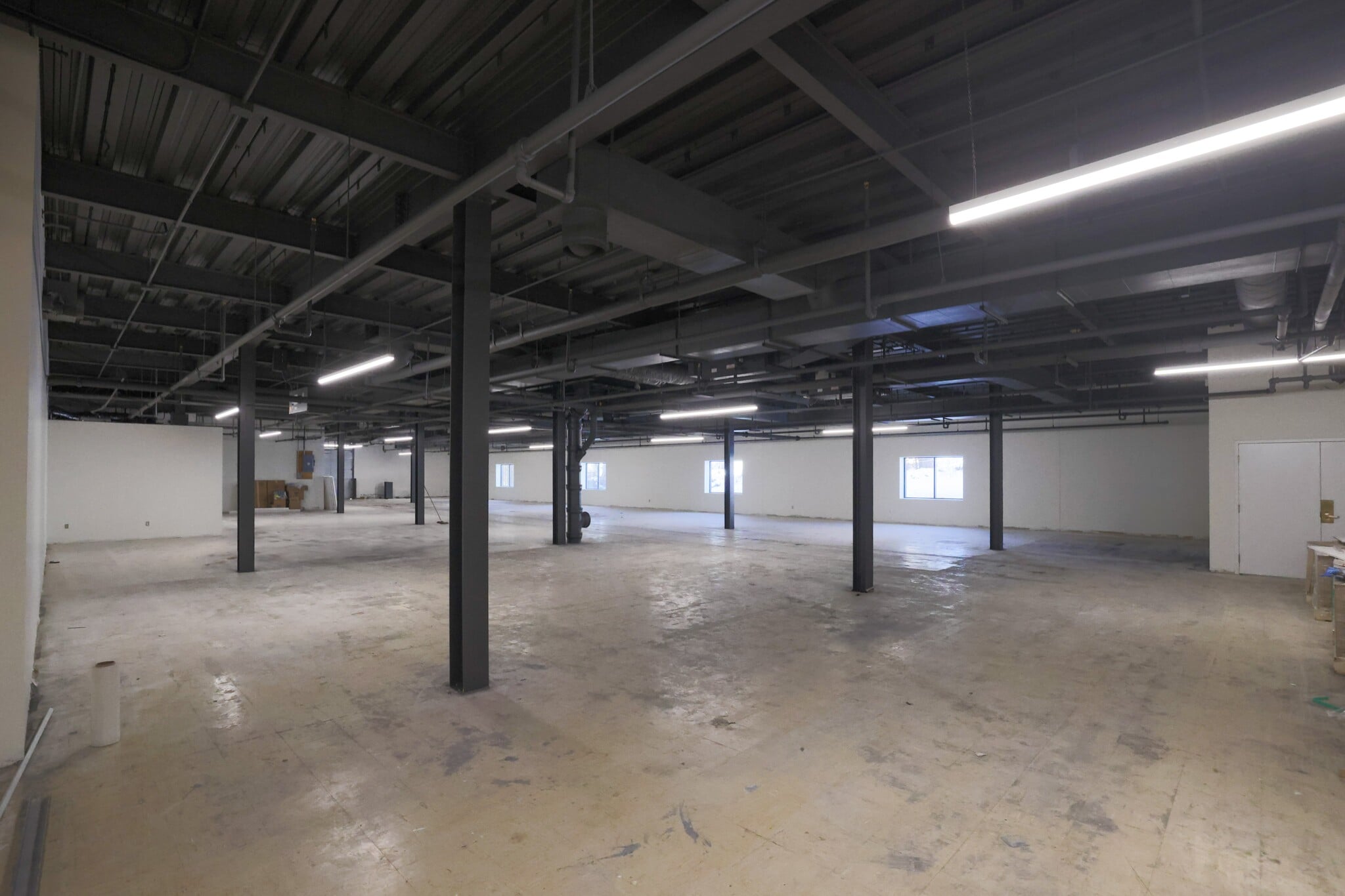 9220 Bass Lake Rd, New Hope, MN for lease Building Photo- Image 1 of 24