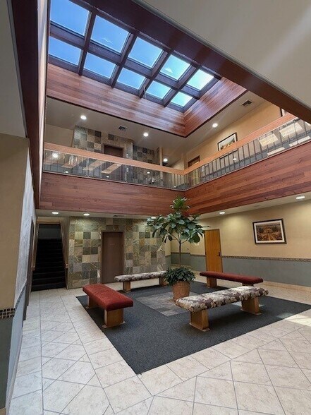 24432 Muirlands Blvd, Lake Forest, CA à louer - Photo intérieure - Image 3 de 14