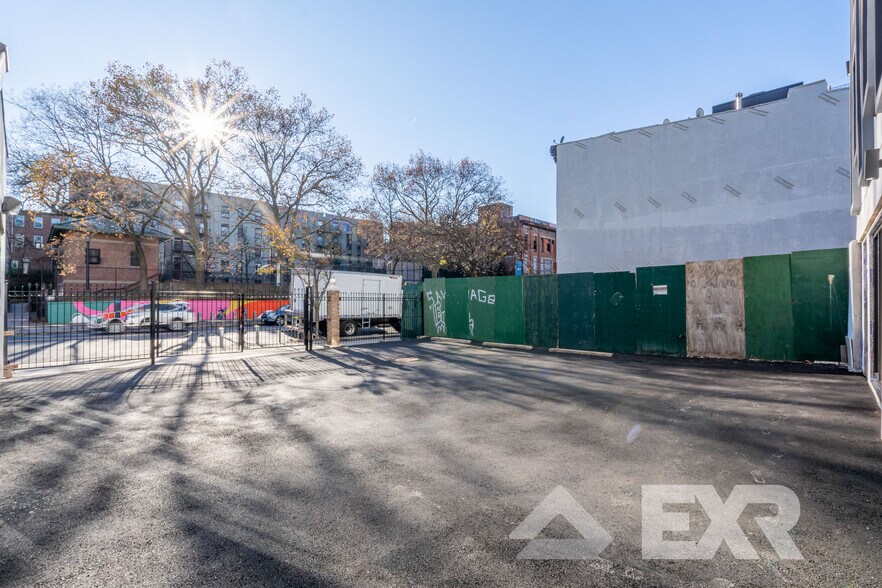 1079 Fulton St, Brooklyn, NY à louer - Photo du bâtiment - Image 3 de 6