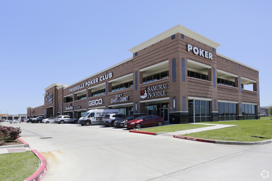 24025 Katy Fwy, Park Row, TX à louer - Photo du bâtiment - Image 3 de 4