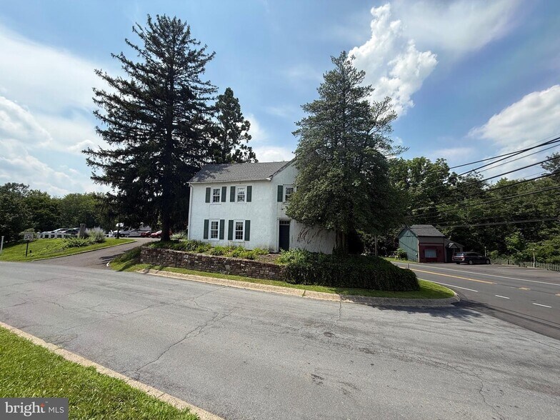 10 Beulah Rd, New Britain, PA à vendre - Photo du bâtiment - Image 3 de 8