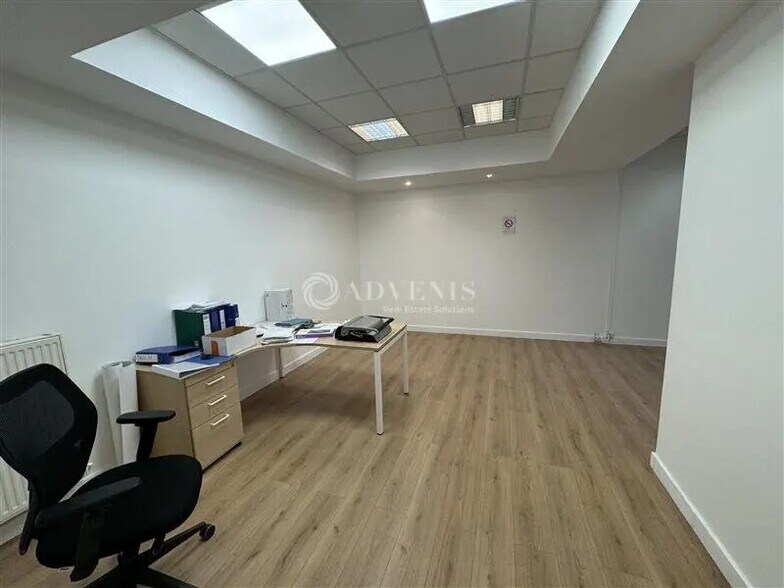 Office in Croissy-Beaubourg for lease - Interior Photo - Image 3 of 6