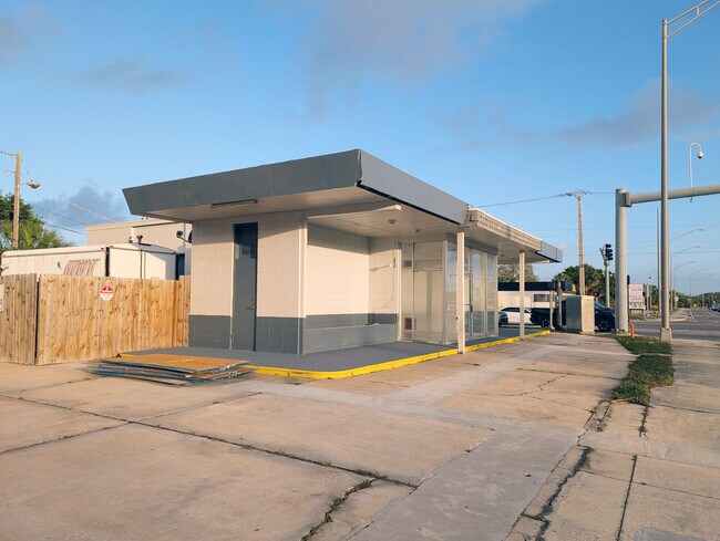 Plus de détails pour 1700 N Harbor City Blvd, Melbourne, FL - Commerce de détail à vendre