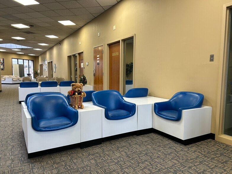 701 E Main St, Moorestown, NJ à louer - Photo du bâtiment - Image 3 de 15