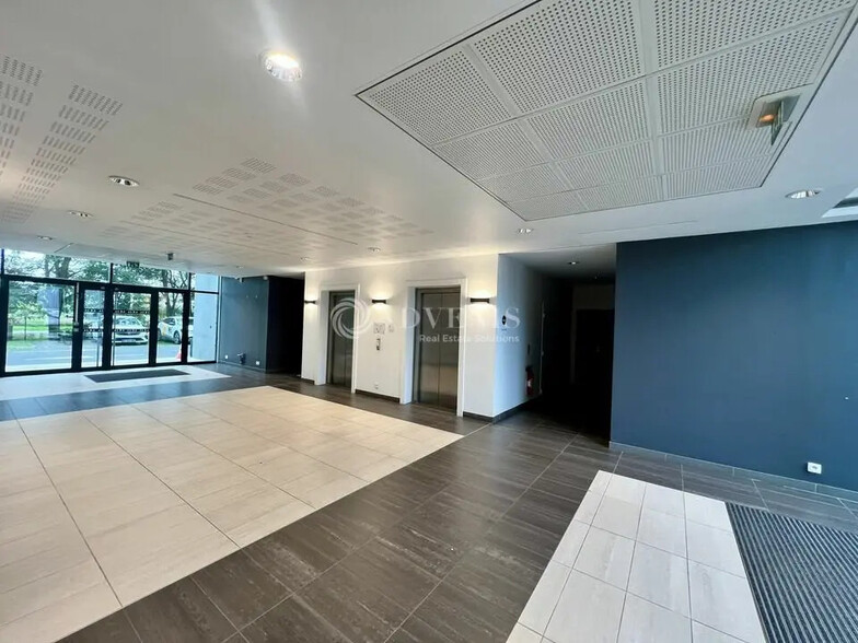 Bureau dans SAINT-OUEN-L'AUMONE à louer - Hall d’entrée - Image 2 de 10