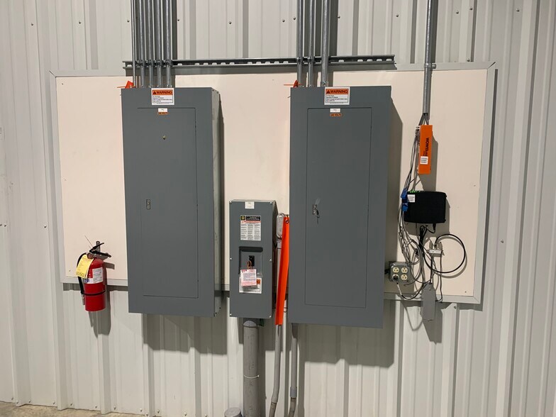 1241 Metro Ave, Evansville, IN à louer - Photo du bâtiment - Image 3 de 7