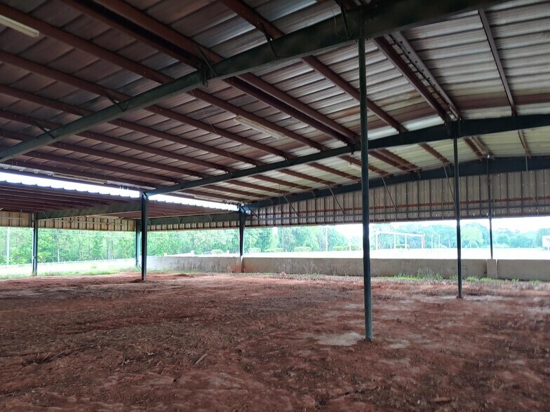 186 Woodville Rd, Pelzer, SC à louer - Photo du bâtiment - Image 3 de 5