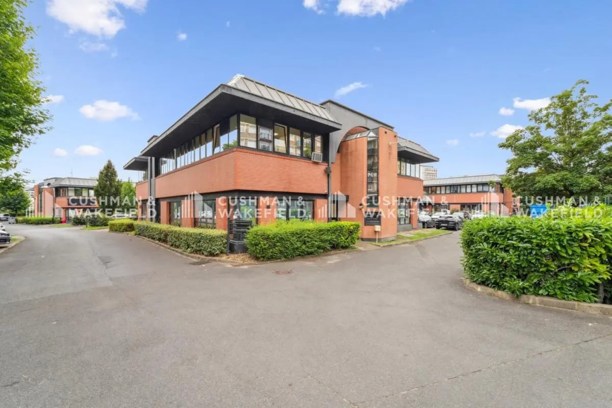 4 Rue Albert Dhalenne, Saint-Ouen-sur-Seine for lease Building Photo- Image 1 of 8