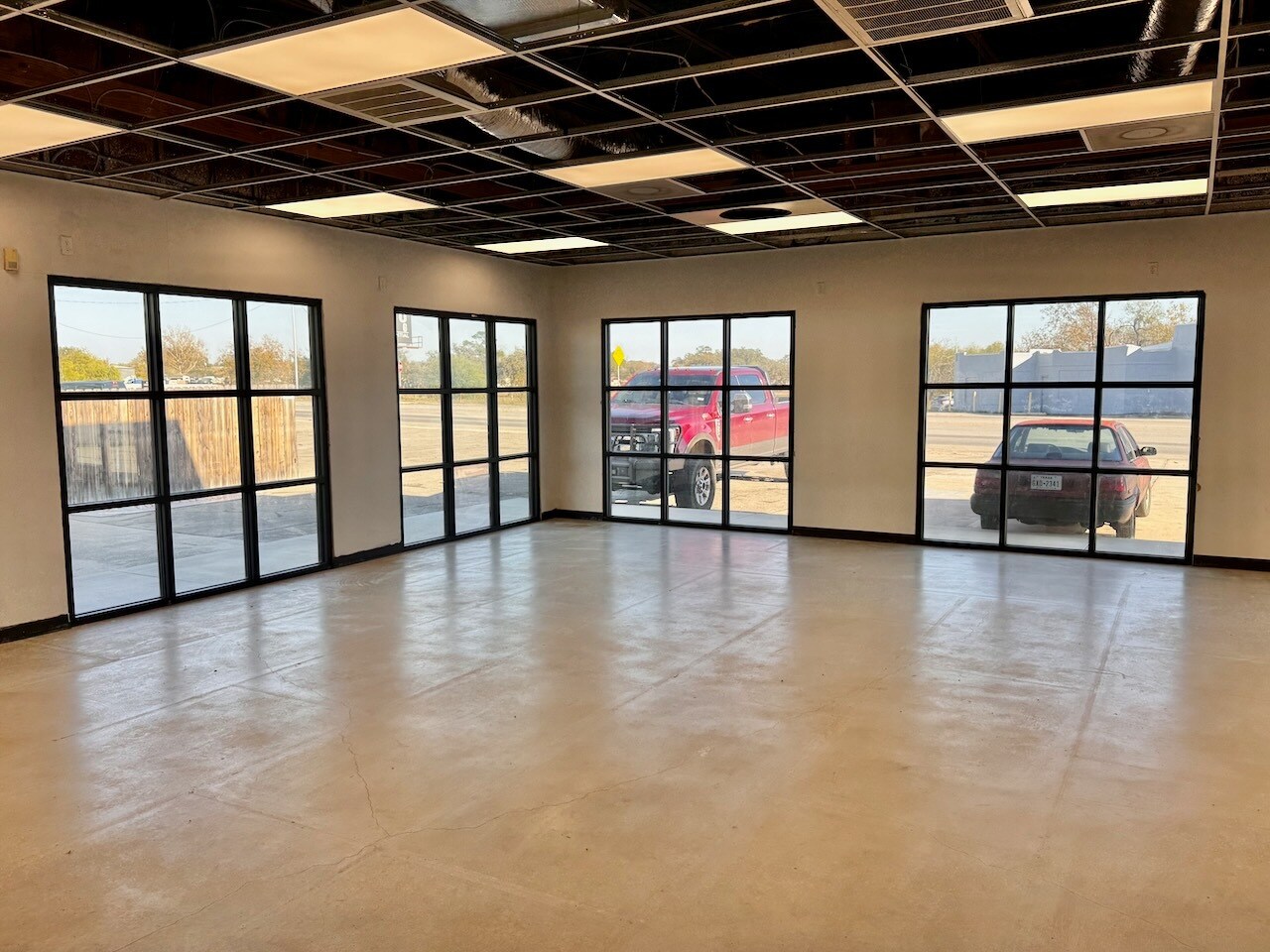 307 2nd St, Pleasanton, TX à louer Photo intérieure- Image 1 de 8