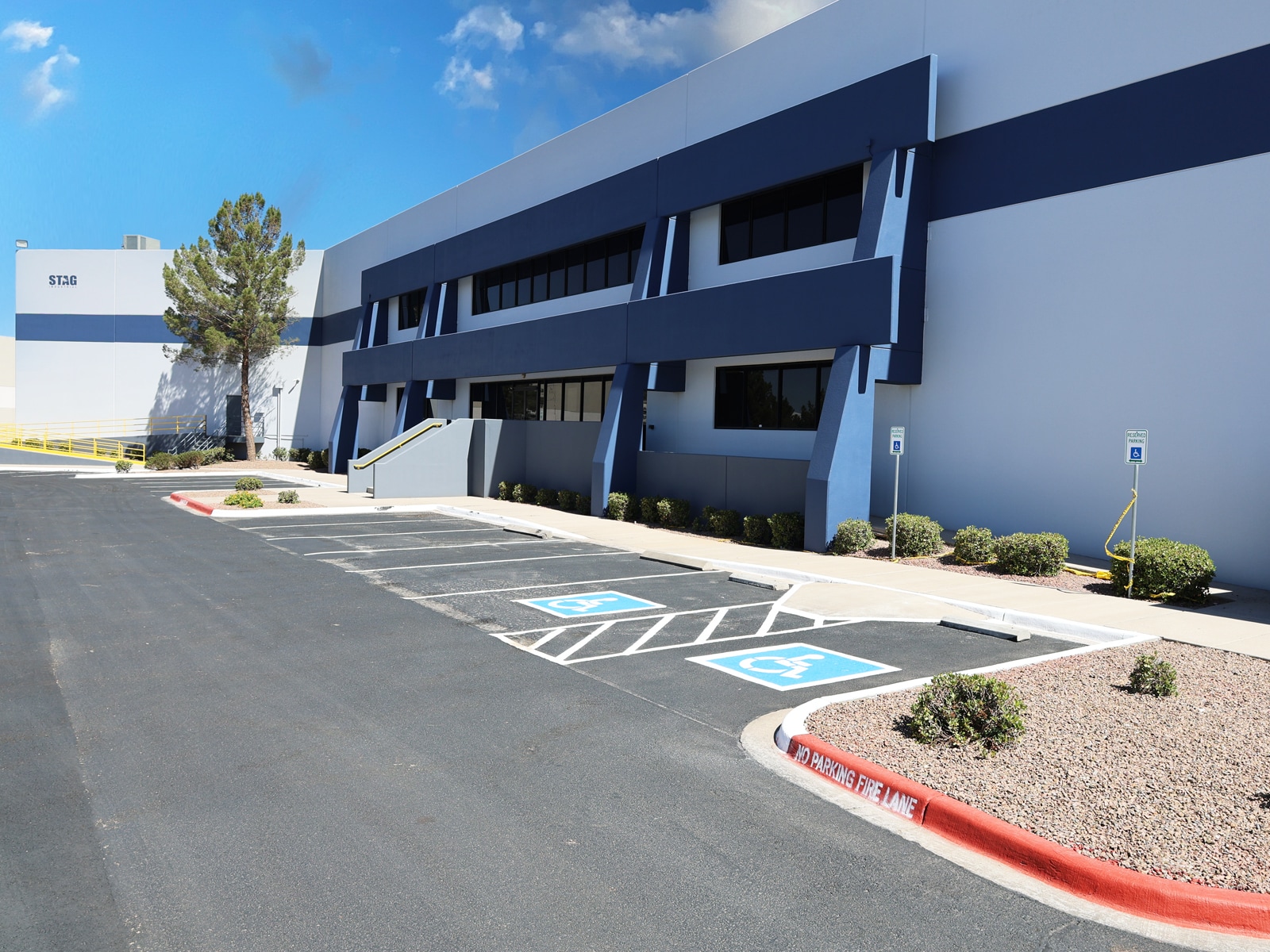 47 Butterfield Cir, El Paso, TX for lease Primary Photo- Image 1 of 2