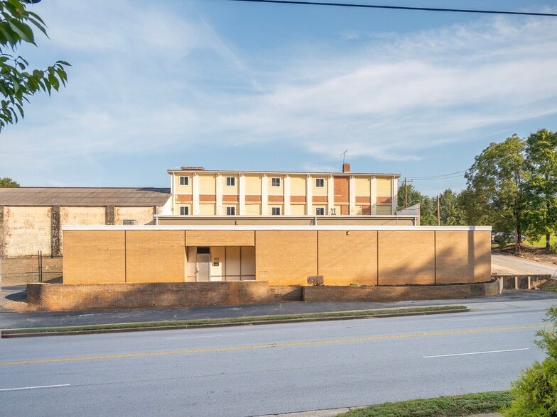 457 S Daniel Morgan Ave, Spartanburg, SC for lease - Building Photo - Image 2 of 7