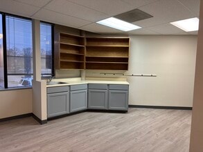 11755 W 112th St, Overland Park, KS à louer Photo intérieure- Image 2 de 2