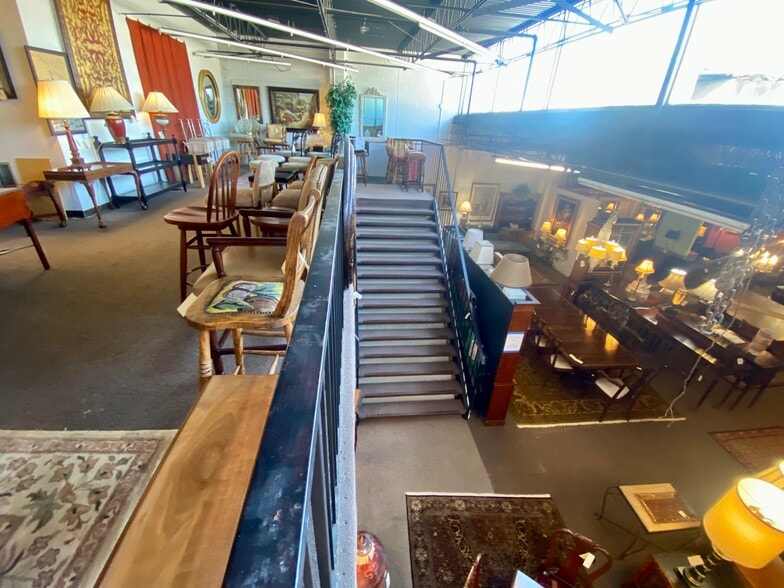 2 Buildings on Richmond Ave portfolio of 2 properties for sale on LoopNet.ca - Building Photo - Image 3 of 13