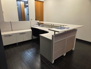 500 Chesterfield Ctr, Chesterfield, MO for lease Interior Photo- Image 2 of 16