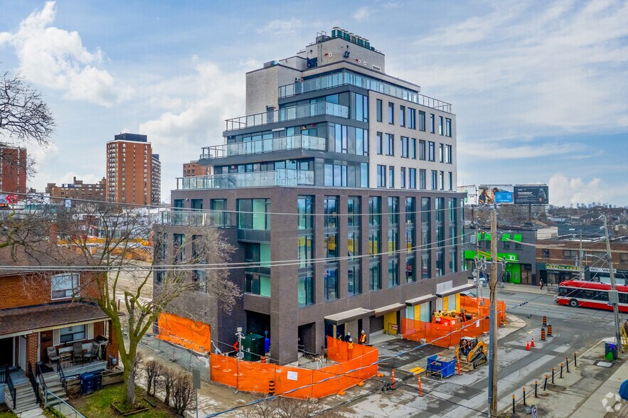 7 Fairbank Av W, Toronto, ON à louer - Photo du bâtiment - Image 2 de 4