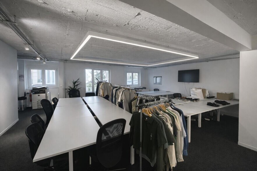 Rue Cler, Paris for lease - Building Photo - Image 2 of 9