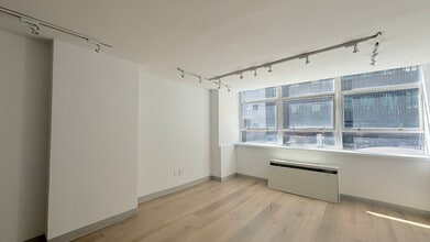 155 E 55th St, New York, NY for lease Interior Photo- Image 1 of 10